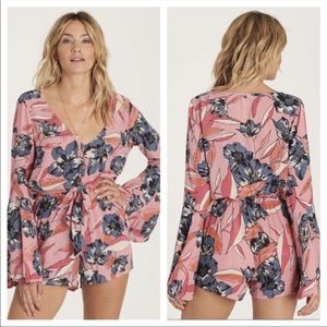 Billabong NWT Sittin' Pretty Romper size Medium